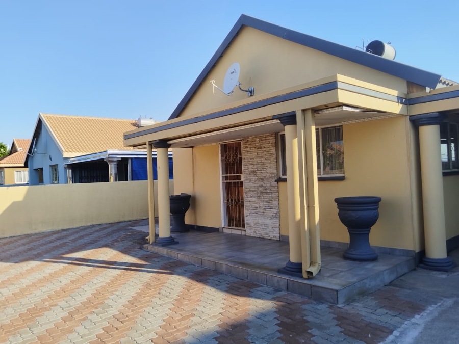 2 Bedroom Property for Sale in Freedom Park North West